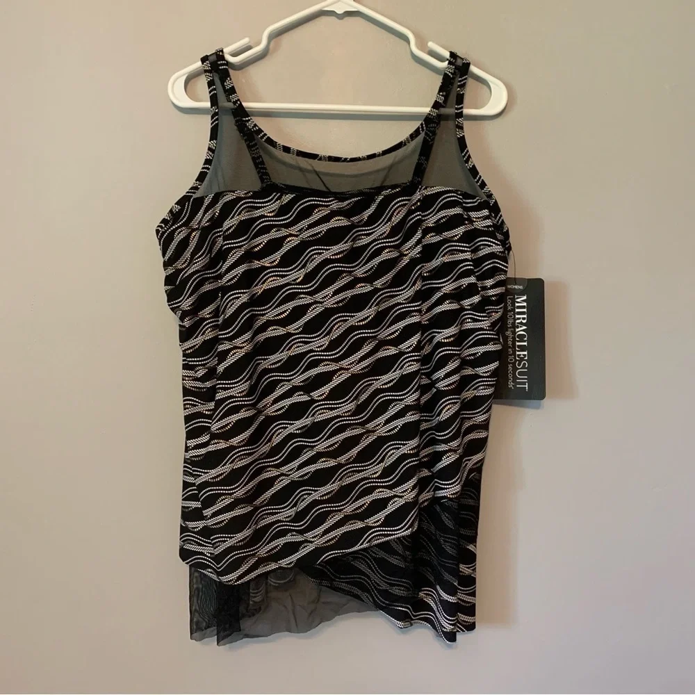 NWT. MIRACLESUIT Linked In Mirage Tankini Swim Top